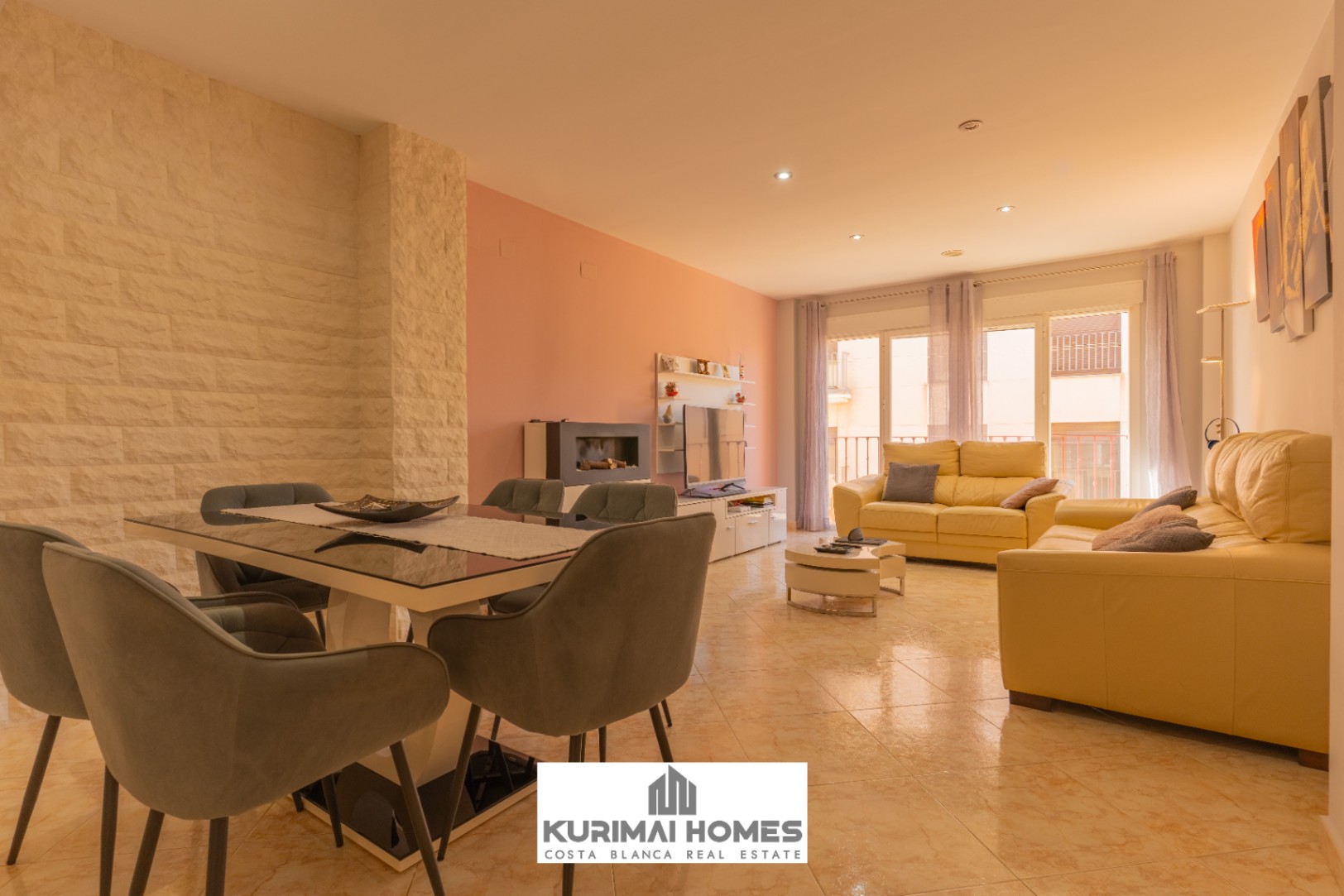PISO MODERNO CON COCHERA PARTICULAR, 4 HABITACIONES 2 BAÑOS, BENISSA