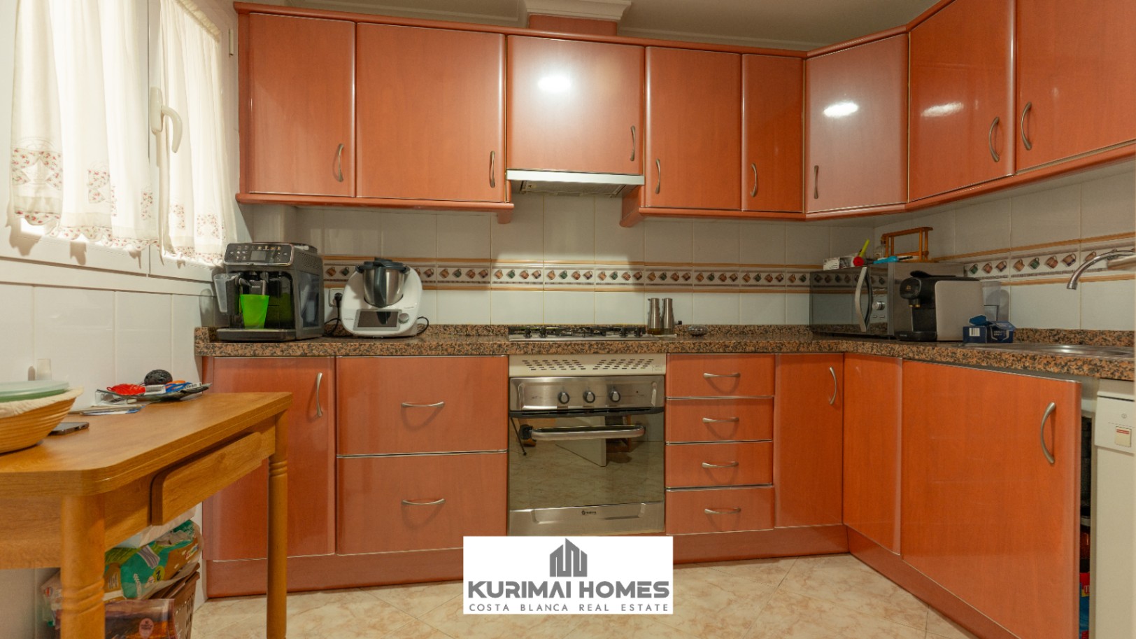 PISO MODERNO CON COCHERA PARTICULAR, 4 HABITACIONES 2 BAÑOS, BENISSA
