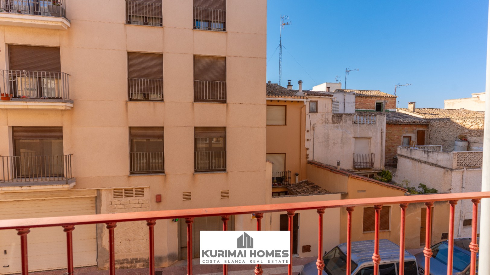 PISO MODERNO CON COCHERA PARTICULAR, 4 HABITACIONES 2 BAÑOS, BENISSA