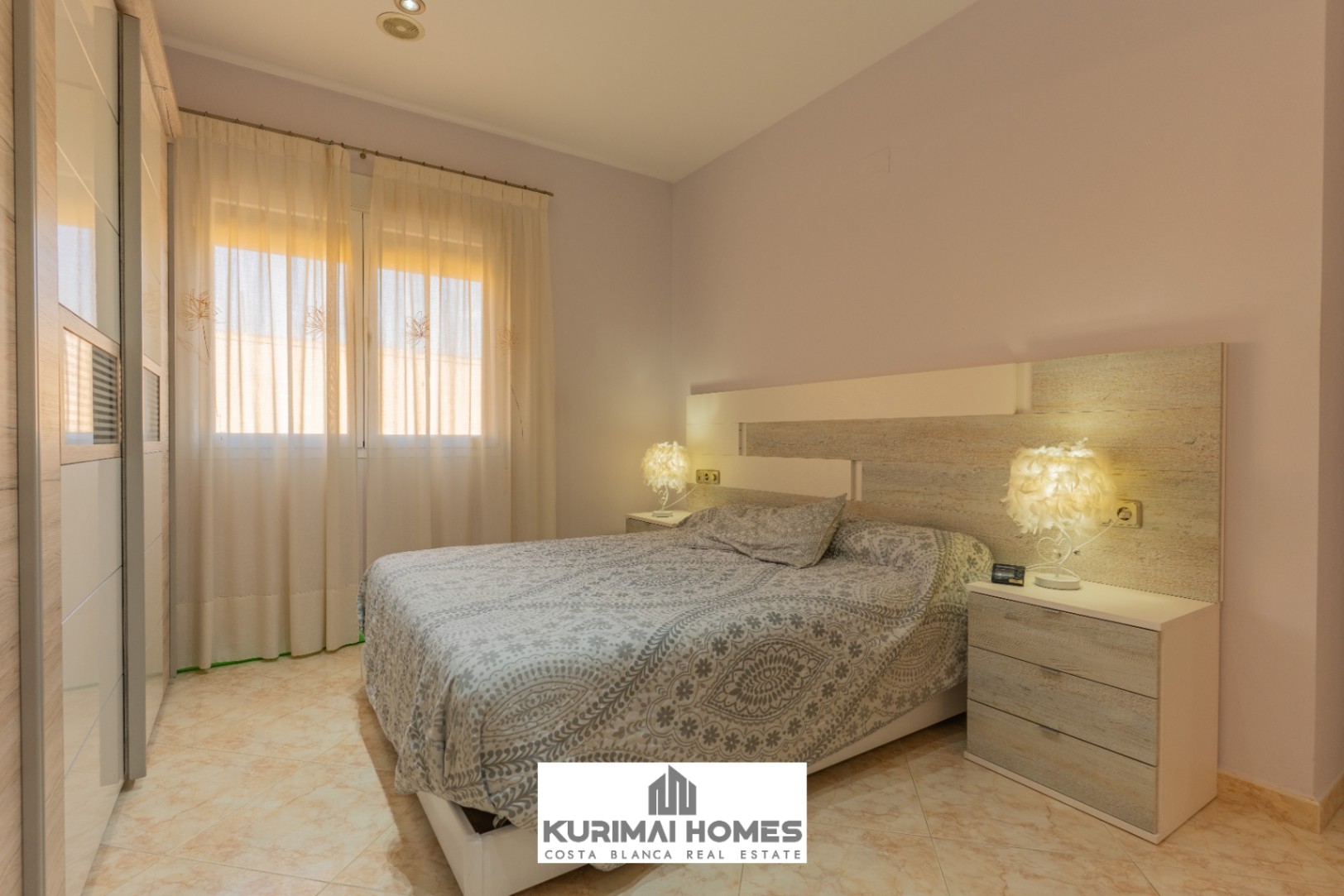 PISO MODERNO CON COCHERA PARTICULAR, 4 HABITACIONES 2 BAÑOS, BENISSA