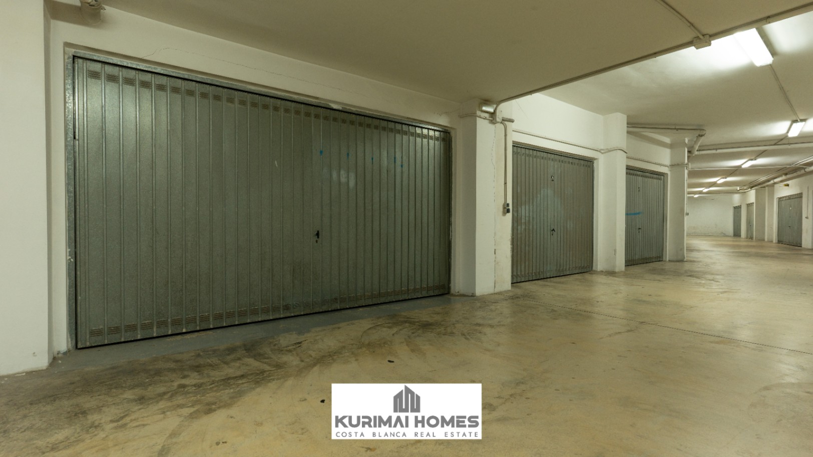 PISO MODERNO CON COCHERA PARTICULAR, 4 HABITACIONES 2 BAÑOS, BENISSA