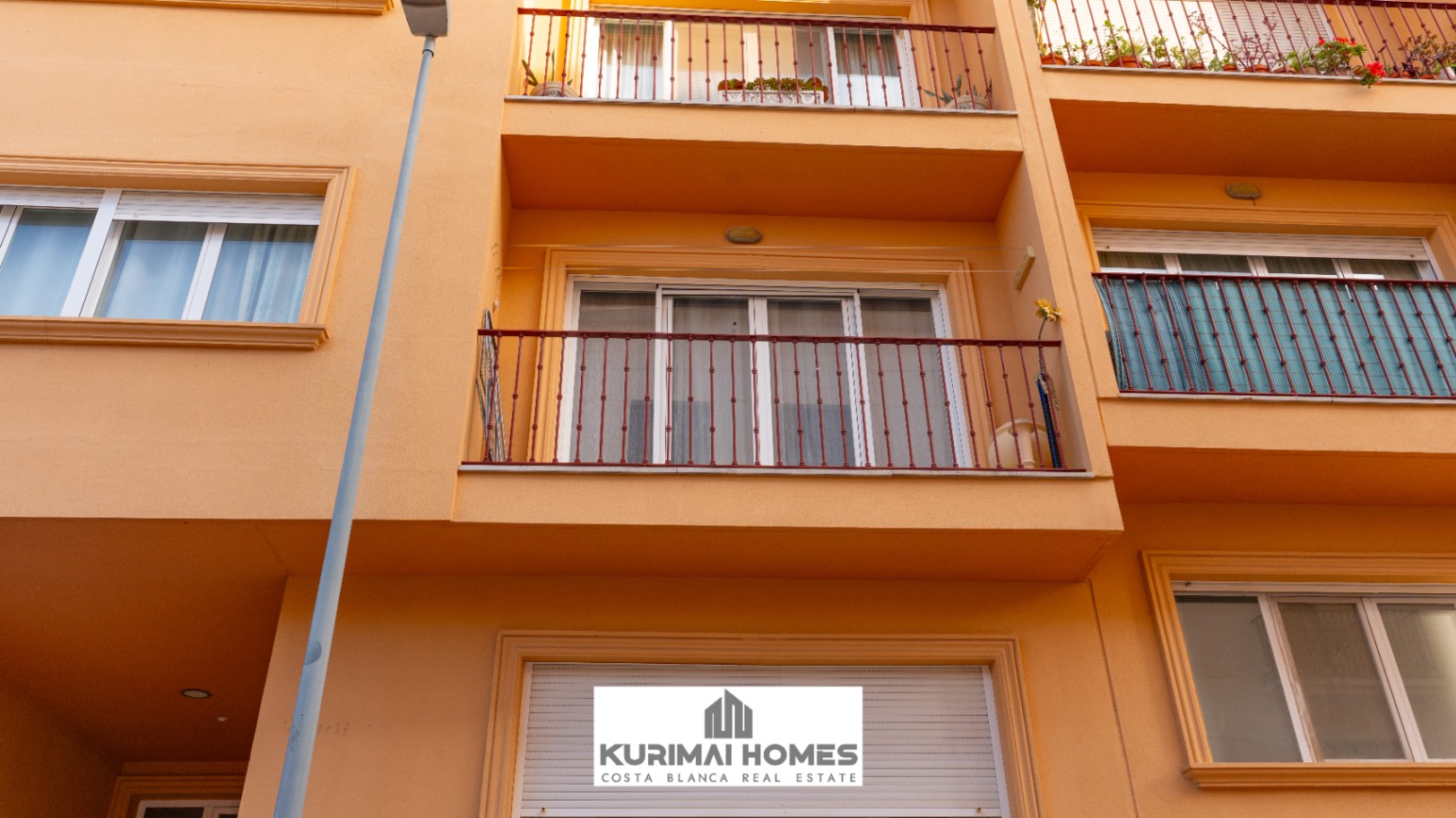 PISO MODERNO CON COCHERA PARTICULAR, 4 HABITACIONES 2 BAÑOS, BENISSA