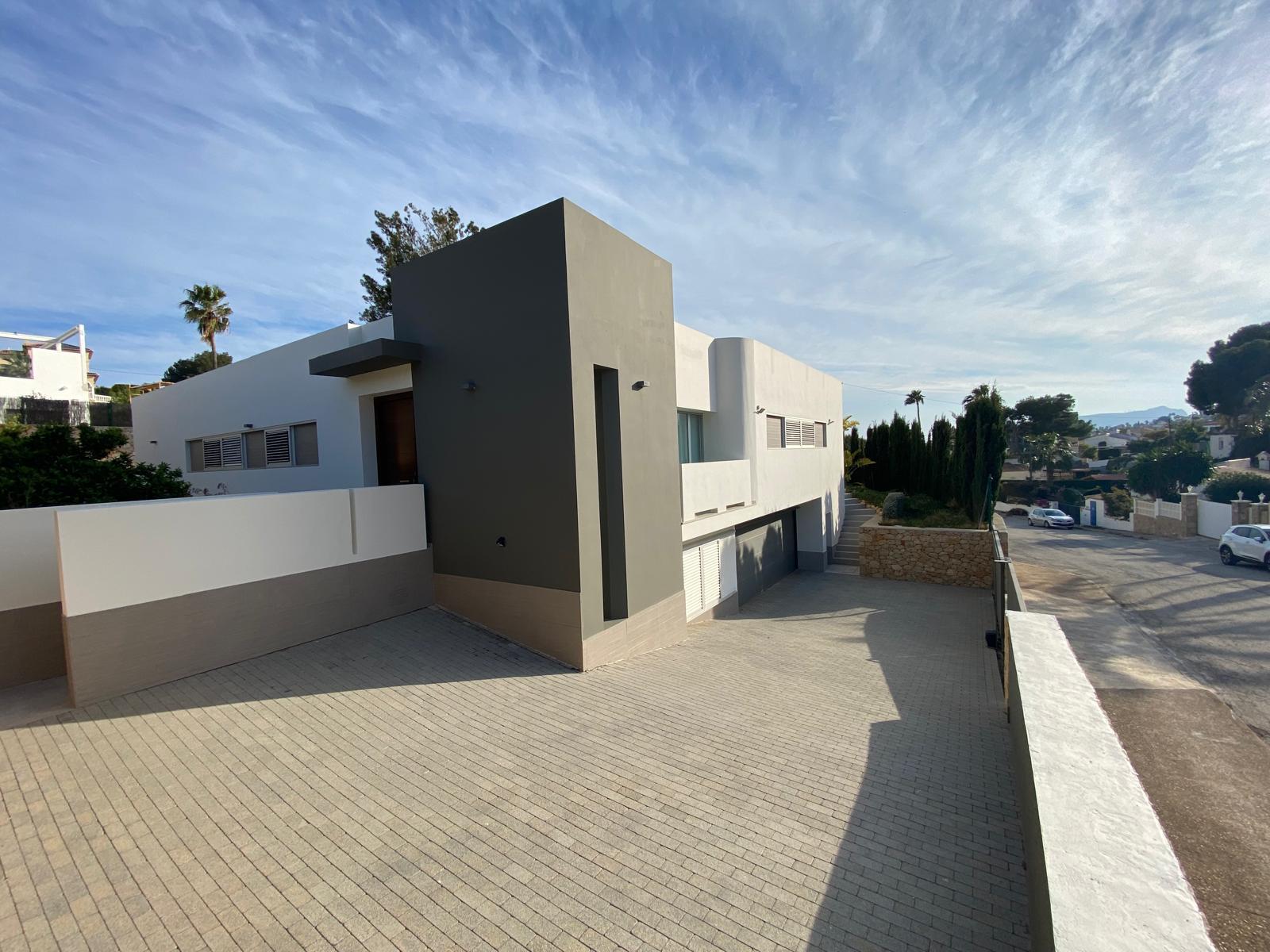 !OPPORTUNITÉ UNIQUE ! NOUVEAU CHALET DE 3 CHAMBRES AVEC PISCINE À CALPE