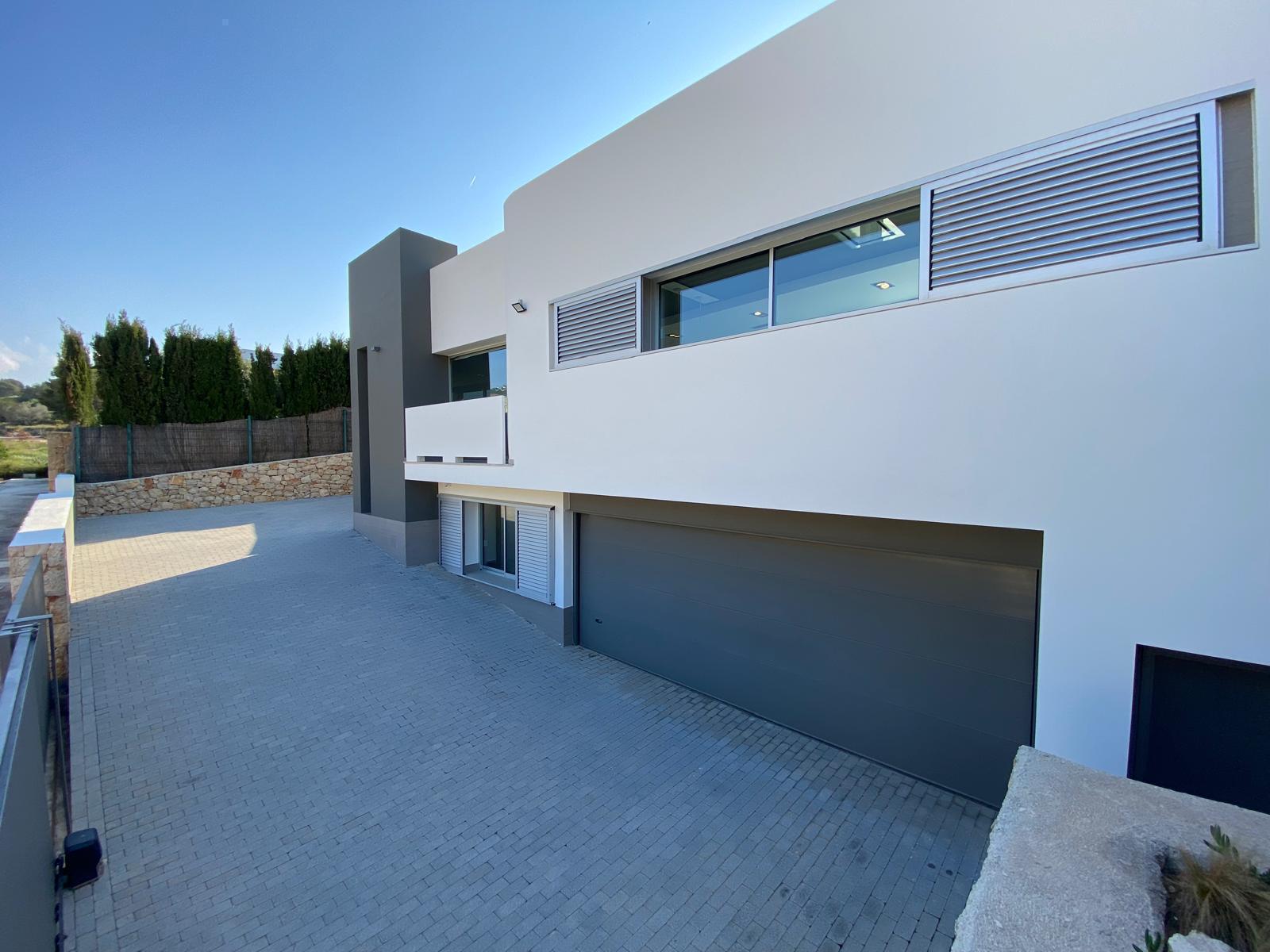 !OPPORTUNITÉ UNIQUE ! NOUVEAU CHALET DE 3 CHAMBRES AVEC PISCINE À CALPE
