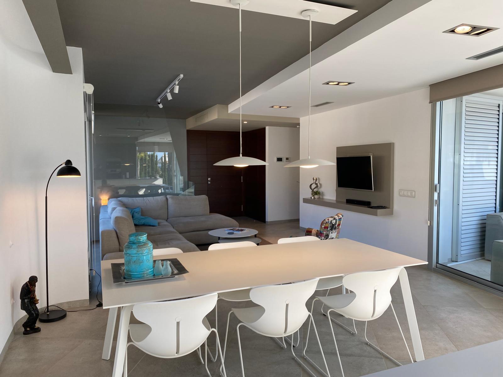 !OPPORTUNITÉ UNIQUE ! NOUVEAU CHALET DE 3 CHAMBRES AVEC PISCINE À CALPE