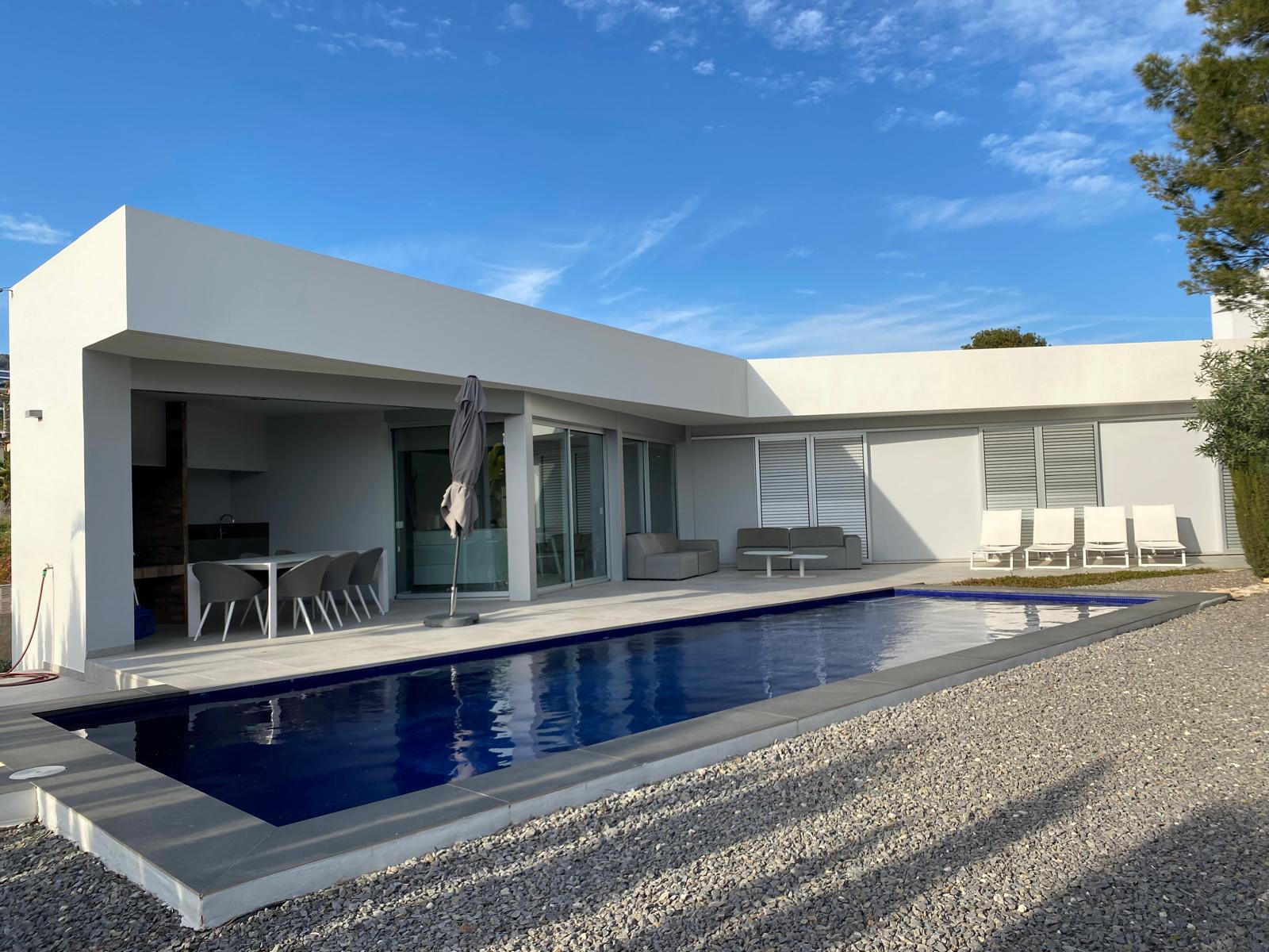 !OPPORTUNITÉ UNIQUE ! NOUVEAU CHALET DE 3 CHAMBRES AVEC PISCINE À CALPE