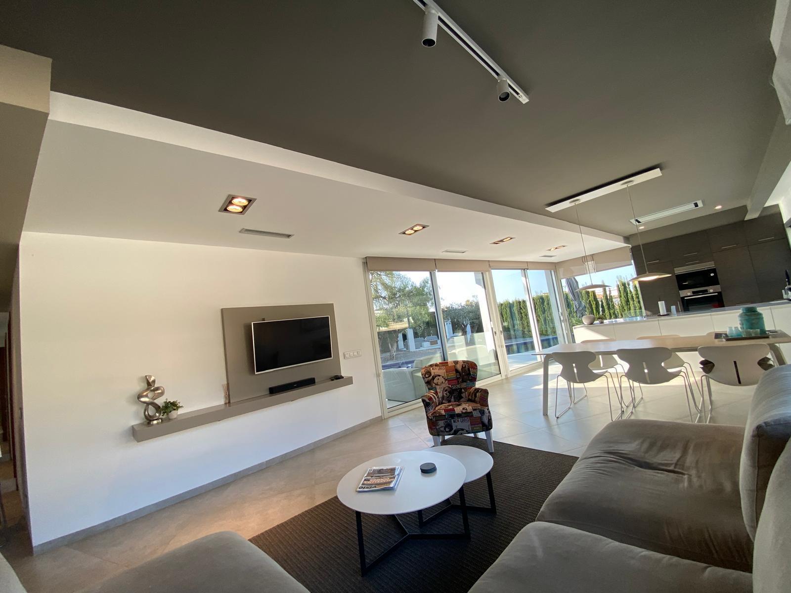 !OPPORTUNITÉ UNIQUE ! NOUVEAU CHALET DE 3 CHAMBRES AVEC PISCINE À CALPE