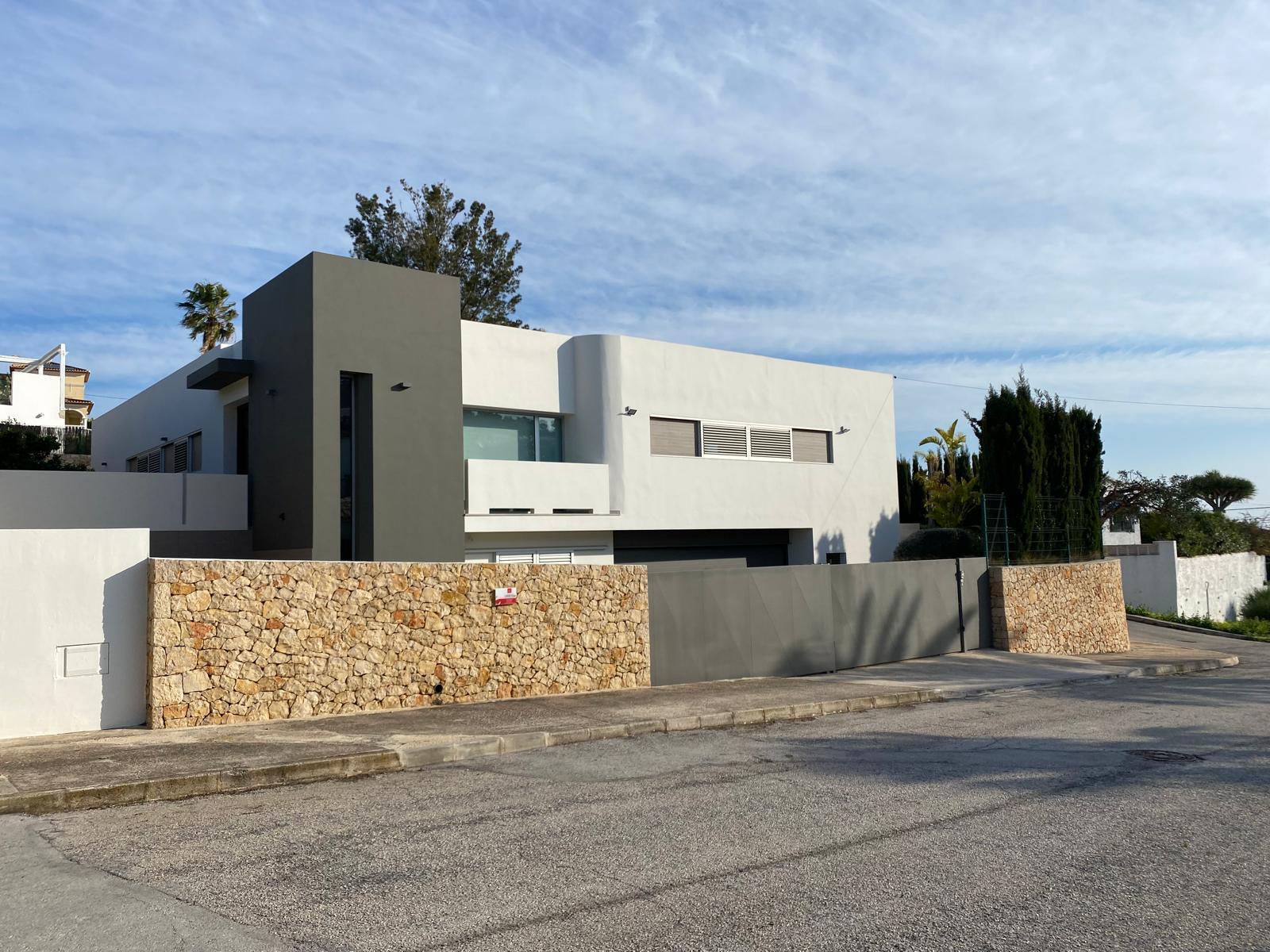 !OPPORTUNITÉ UNIQUE ! NOUVEAU CHALET DE 3 CHAMBRES AVEC PISCINE À CALPE