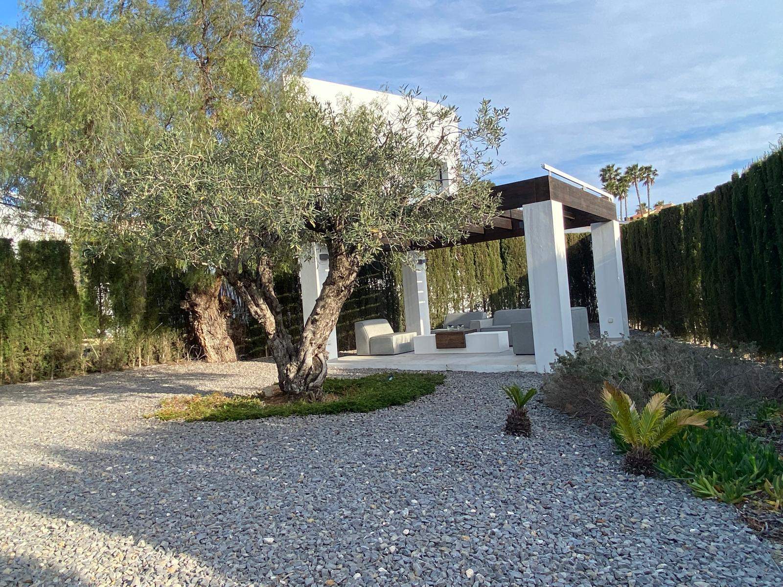 !OPPORTUNITÉ UNIQUE ! NOUVEAU CHALET DE 3 CHAMBRES AVEC PISCINE À CALPE