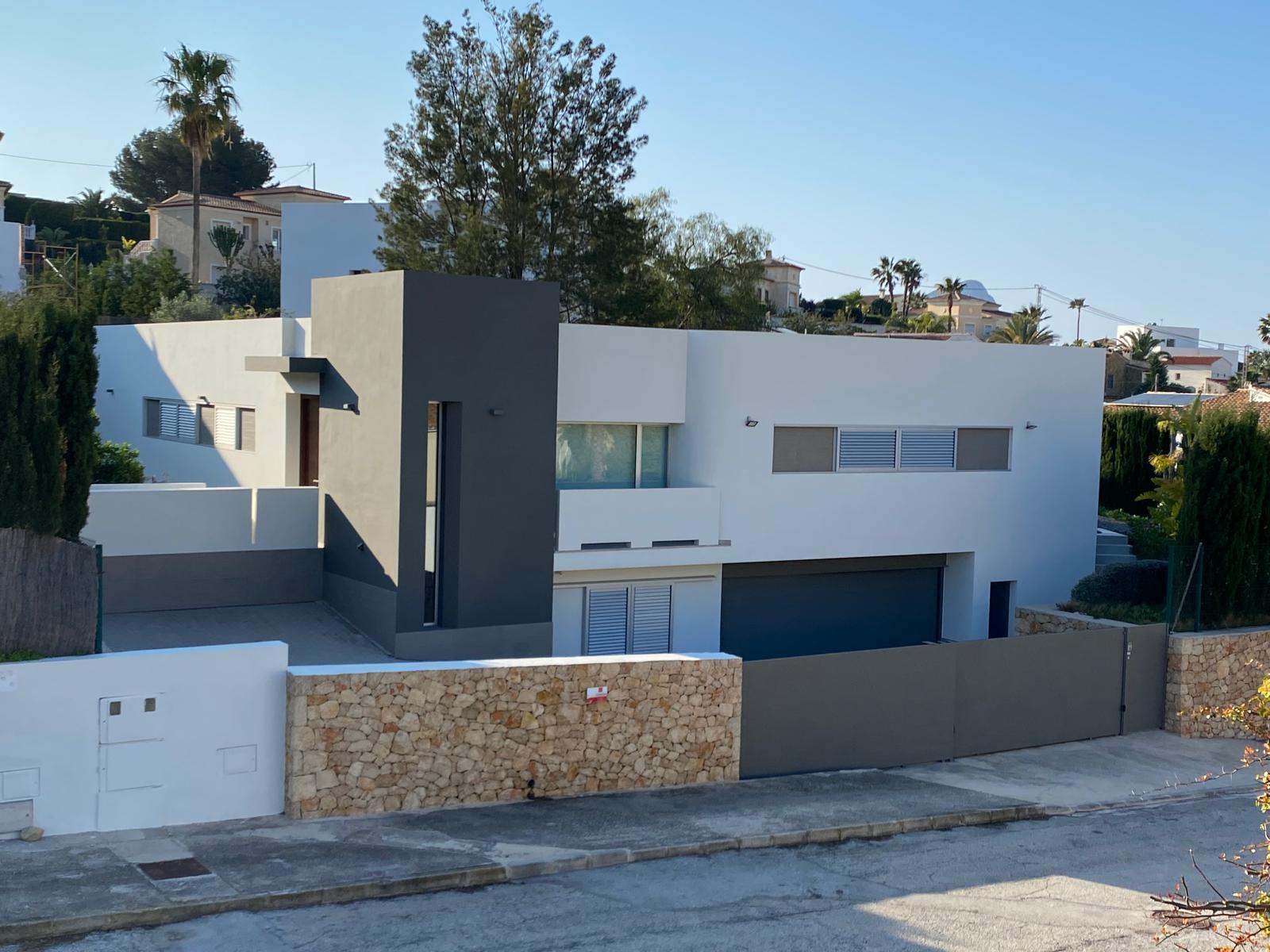 !OPPORTUNITÉ UNIQUE ! NOUVEAU CHALET DE 3 CHAMBRES AVEC PISCINE À CALPE