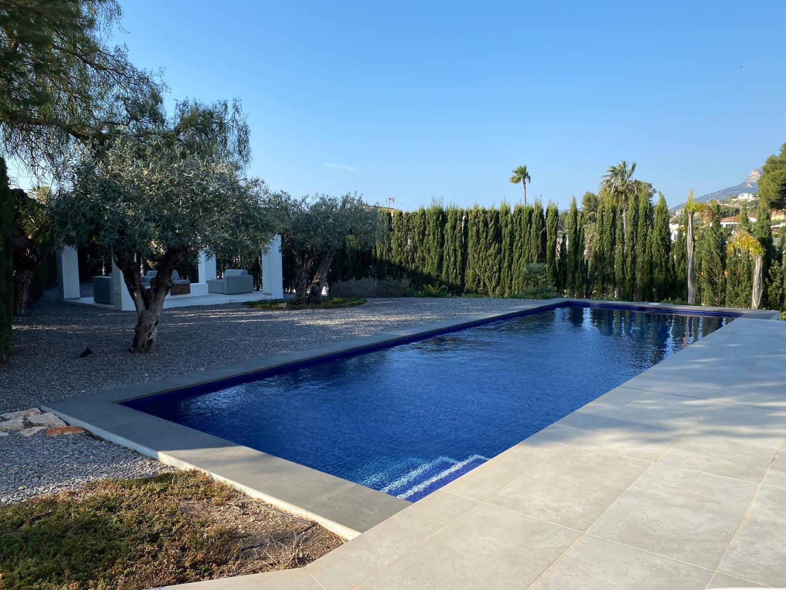 !OPPORTUNITÉ UNIQUE ! NOUVEAU CHALET DE 3 CHAMBRES AVEC PISCINE À CALPE